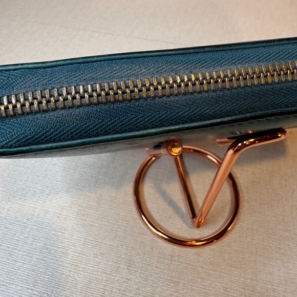 Gucci Teal Leather Zip Around Long Wallet Bamboo Tassel Detail - Picture 7 of 13